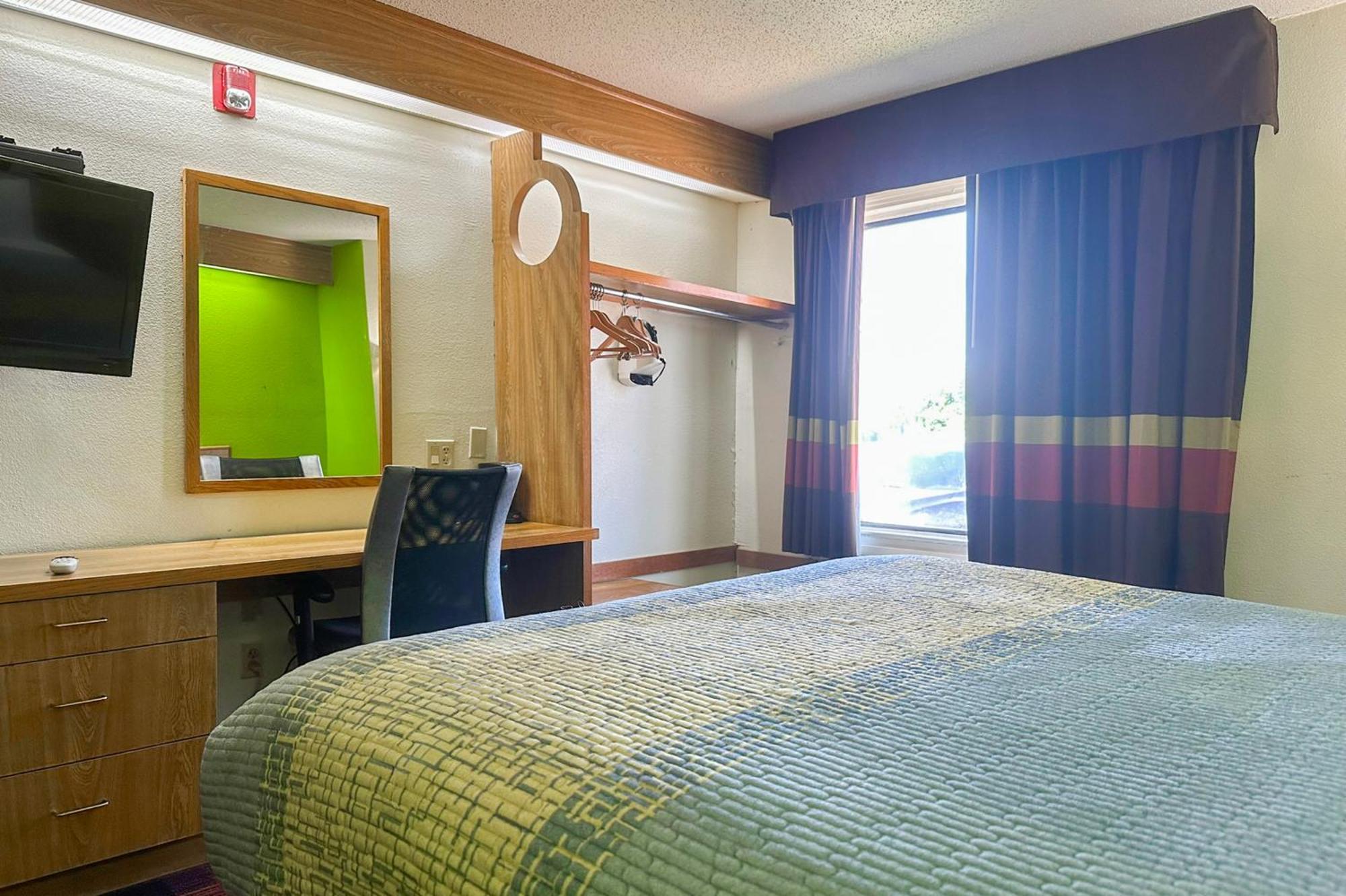 Hotel Classic By Oyo I- 240 Near Airport 2*