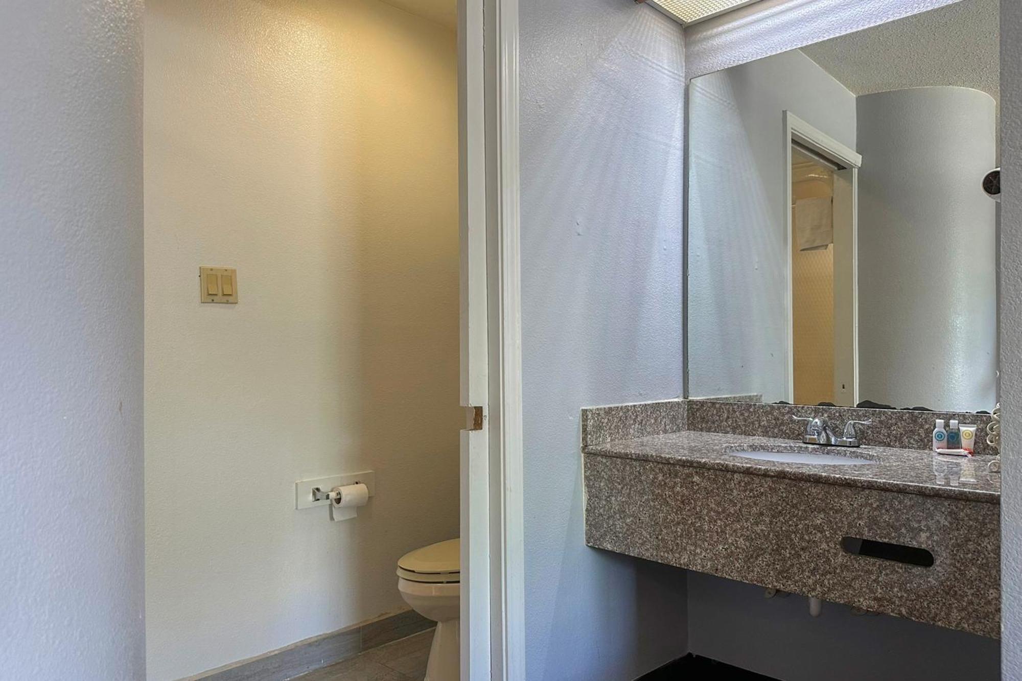 Hotel Classic By Oyo I- 240 Near Airport