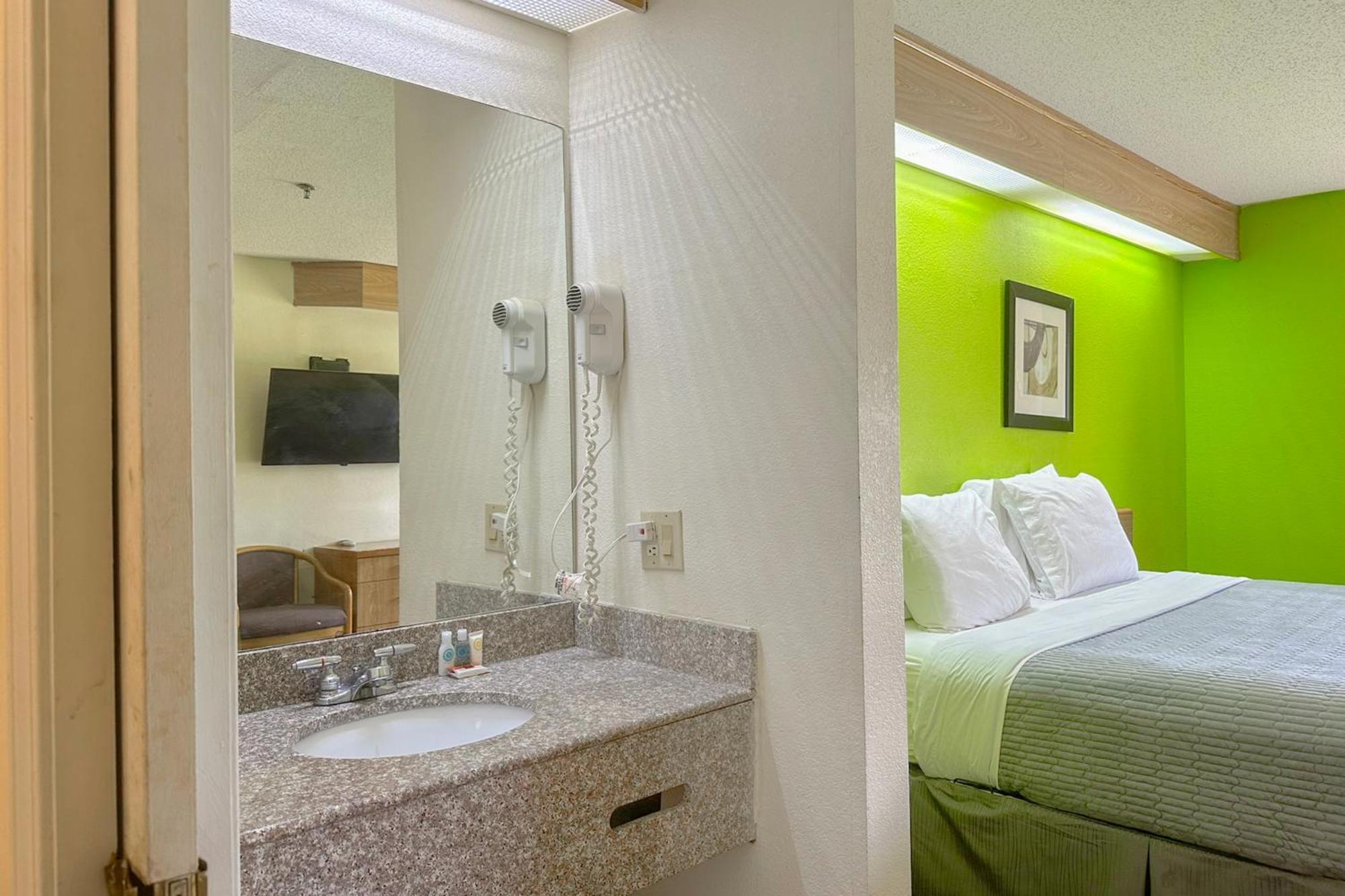 Hotel Classic By Oyo I- 240 Near Airport 2*