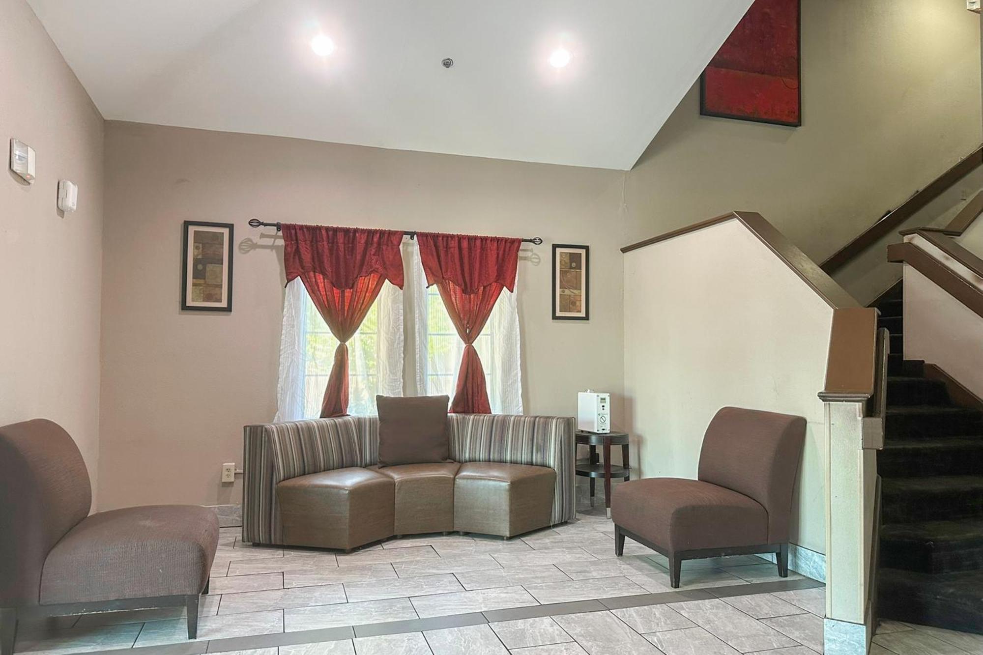 Hotel Classic By Oyo I- 240 Near Airport 2*